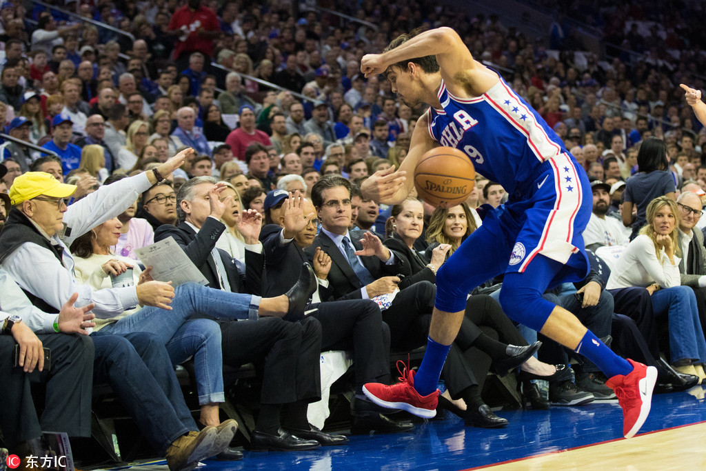 开云app 巴塞罗那训练开放日，今晚再遭质疑引欢呼，欧超杯在即，身体对抗强度拉满