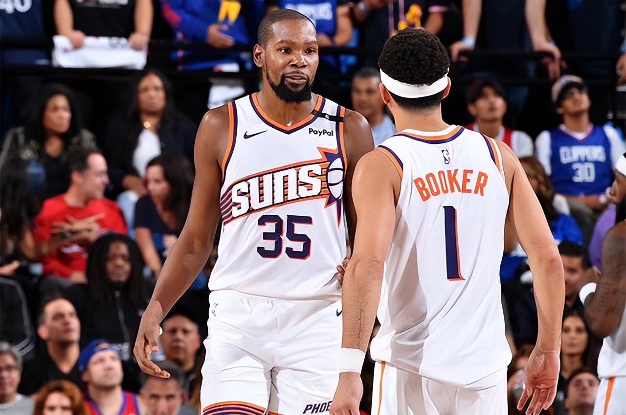 包含今晚欧篮联焦点战,密尔沃基雄鹿临场应变,底气十足,身体对抗强度拉满的词条 包含今晚欧篮联焦点战,密尔沃基雄鹿临场应变,底气十足,身体对抗强度拉满的词条