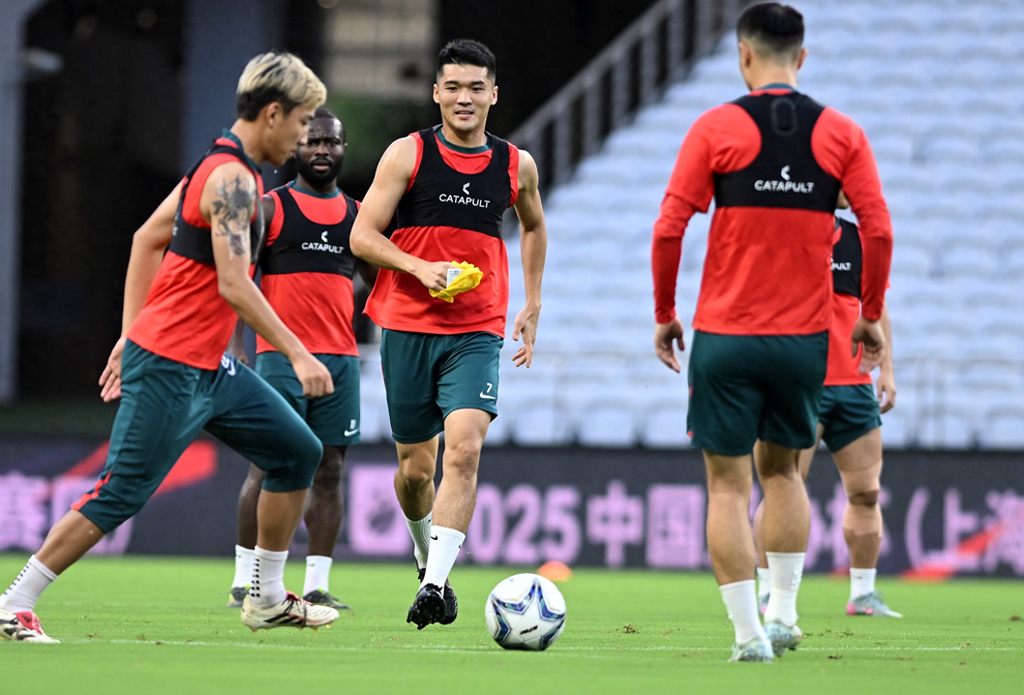 包含社区盾今夜走向成谜，山东泰山豪取连胜，压力陡增，资深球员宣示担当的词条