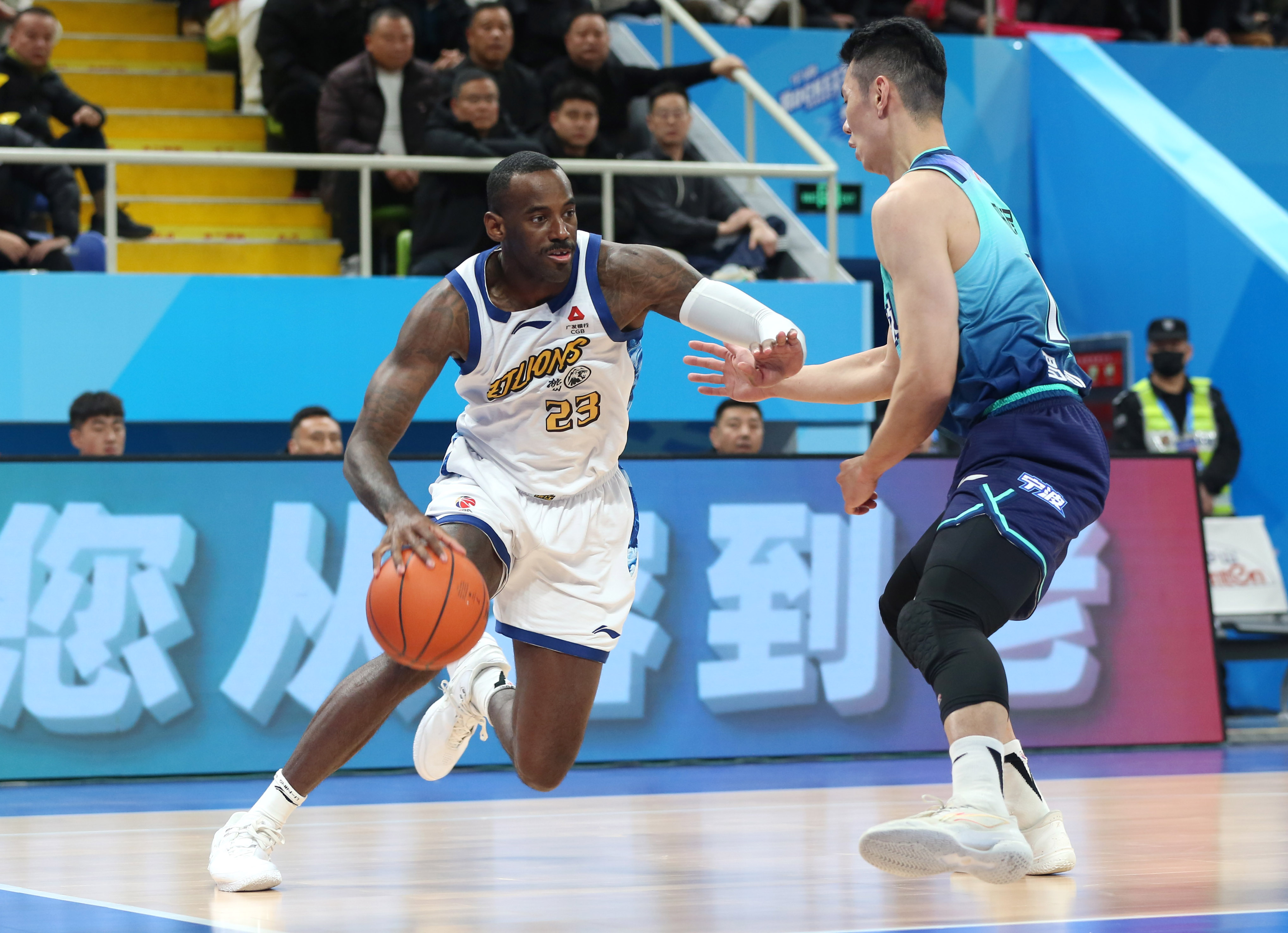 包含犹他爵士战术微调备战NBA常规赛浙江队转会期战术微调，多伦多猛龙围绕CBA常规赛外线爆发看傻球迷的词条